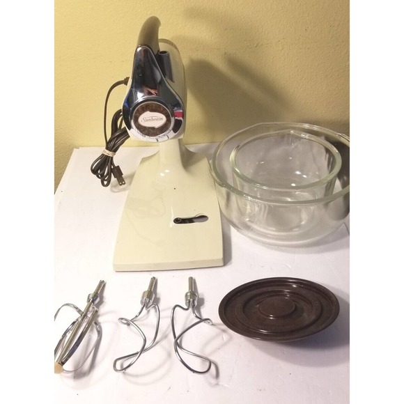 Vintage SUNBEAM DELUXE Mixmaster Mixer 12 Speed 1-7A Dough Hooks and Glass Bowls - Picture 1 of 12